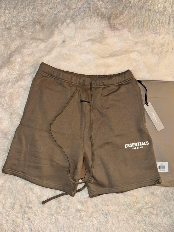 Fear of God Essentials korte broek maat M, Kleding | Heren, Broeken en Pantalons, Nieuw, Maat 48/50 (M), Beige, Ophalen of Verzenden