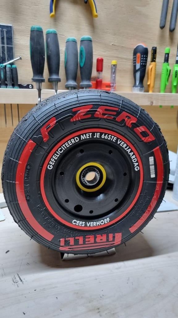 C- Formule 1 band als cadeau- evt met EIGEN tekst op de velg, Verzamelen, Automerken, Motoren en Formule 1, Gebruikt, Formule 1