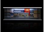 Diorama "McDonalds met Licht" Black Box Diorama 1:64, Christian@diecastcompany.nl, 1:50 of kleiner, The Diecast Company, Nieuw