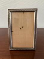Vintage fotolijstje, gedecoreerde metalen rand en glas 10*15, Ophalen of Verzenden