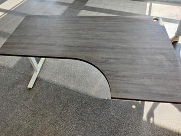 Hoekbureau 240x200, in hoogte verstelbaar beschikbaar voor biedingen