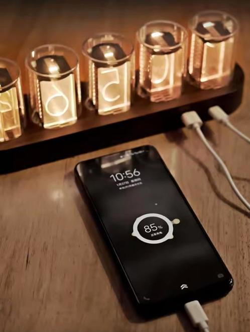 RGB Nixie Buizen Klok Hout LED Nieuw in Doos, Huis en Inrichting, Woonaccessoires | Klokken, Nieuw, Wekker of Tafelklok, Digitaal