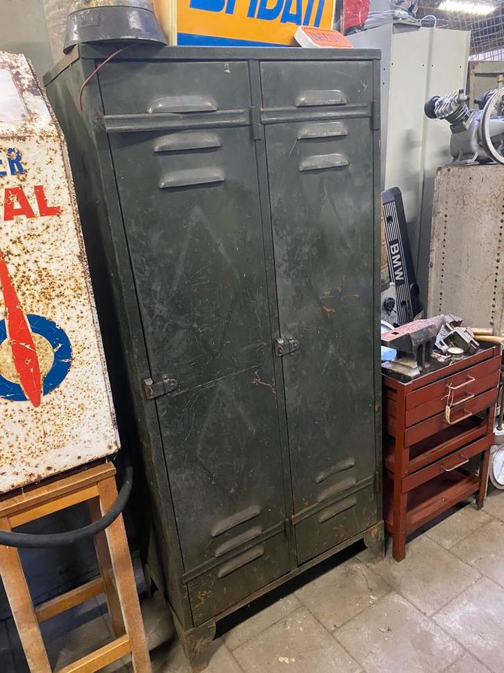 Doorleefde groene franse lockerkast geklonken kast, Huis en Inrichting, Kasten | Lockerkasten, Gebruikt, Ophalen