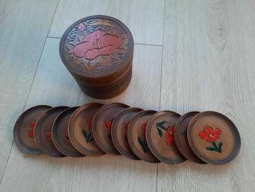 Houten dekseldoos met 12 onderzetters Amsterdamse school beschikbaar voor biedingen