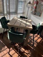 Groene velvet barstoelen met steigerhouten bartafel, Huis en Inrichting, Barkrukken, Ophalen, Zo goed als nieuw, 90 cm of meer