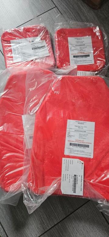 Rode oefenplaten voor (scherf) vest beschikbaar voor biedingen