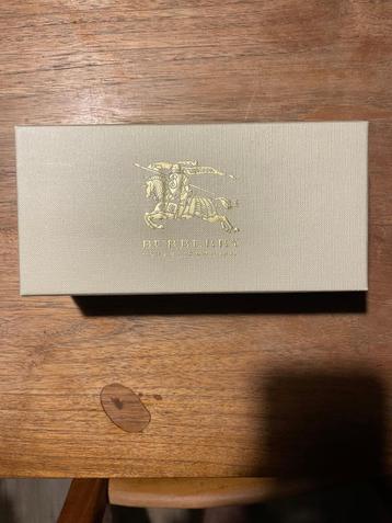 Burberry zonnebril Dames zwart Origineel beschikbaar voor biedingen