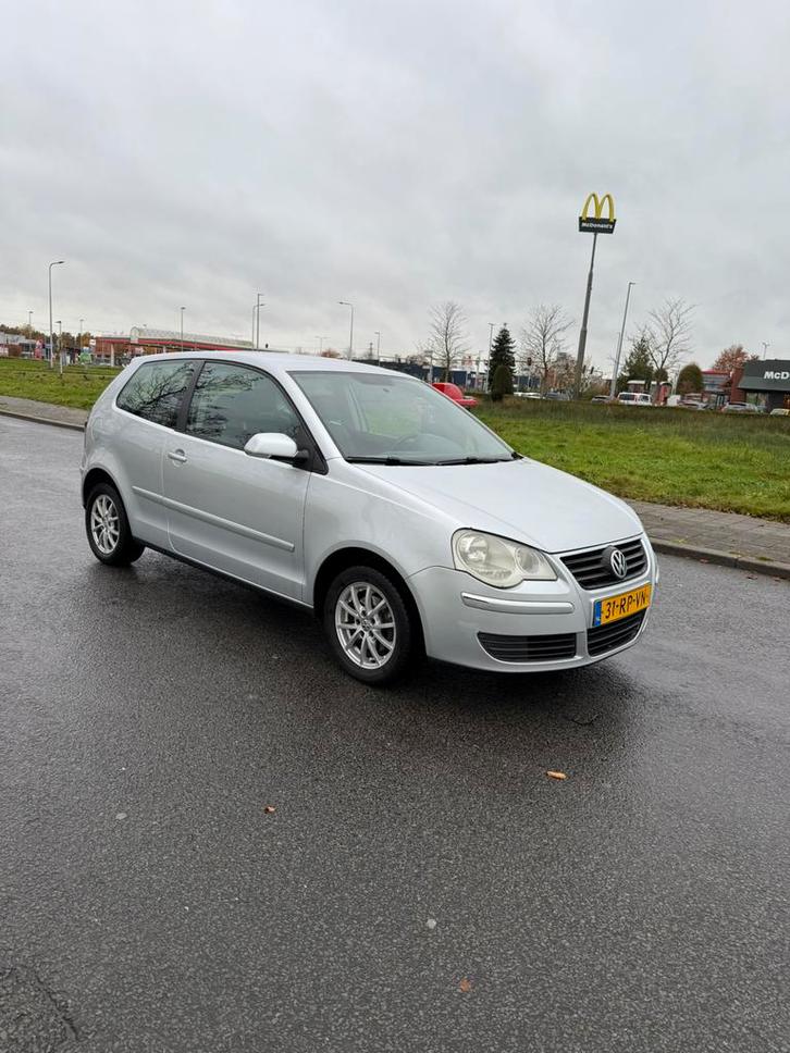 Volkswagen Polo 1.4 55KW 2005 Grijs, Auto's, Volkswagen, Bedrijf, Airbags, Airconditioning, Bluetooth, Boordcomputer, Centrale vergrendeling