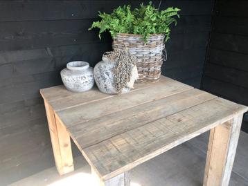 Steigerhouten tuintafel beschikbaar voor biedingen