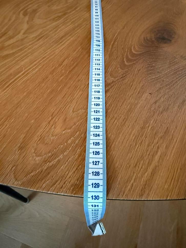 Ronde eettafel - 130 cm diameter - 3,5 jaar oud, Huis en Inrichting, Tafels | Eettafels, Gebruikt, 100 tot 150 cm, Vijf personen of meer