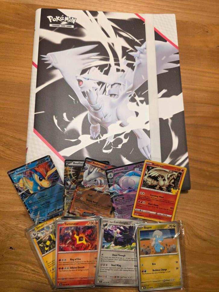 Nieuwe Pokemon Map Reshiram met pokemon kaarten, Hobby en Vrije tijd, Verzamelkaartspellen | Pokémon, Ophalen of Verzenden