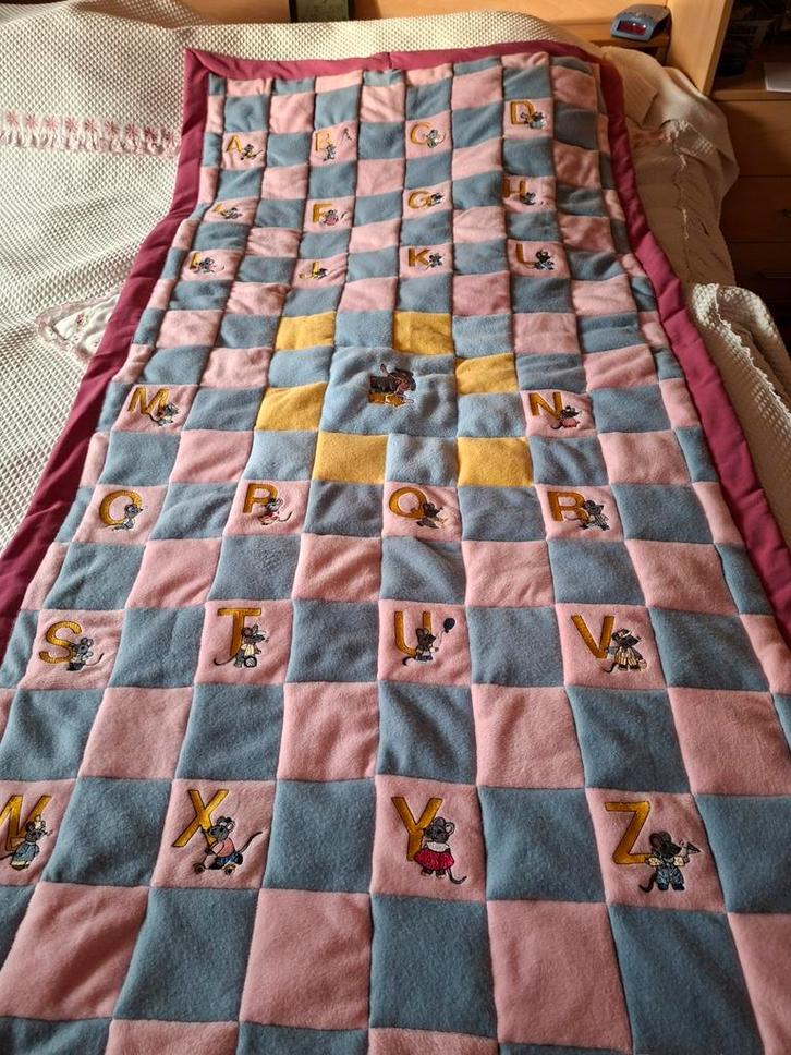 Speelkleed of sprei voor kinder bed met geborduurde alfabet, Kinderen en Baby's, Speelgoed | Speelkleden, Ophalen of Verzenden