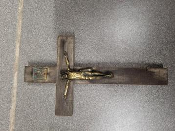 Antiek Houten Kruisbeeld met Jezus beschikbaar voor biedingen