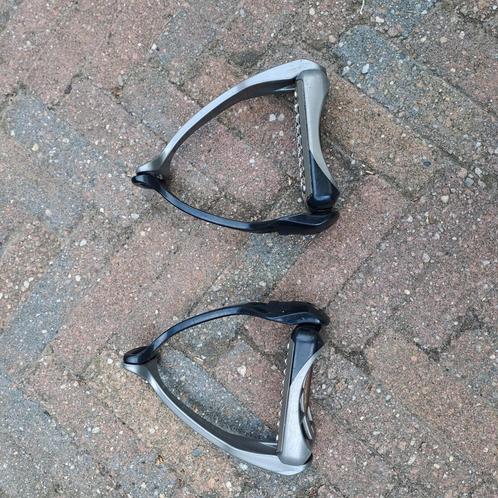BR stijgbeugels Aerotech Zwart/Titanium, Dieren en Toebehoren, Paarden en Pony's | Hoofdstellen en Tuigage, Zo goed als nieuw