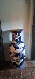 Grote chinese vaas met draken, Ophalen, Gebruikt, Blauw, Aardewerk of Porselein