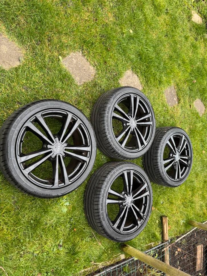 Audi A3 originele velgen/ banden set 18 inch “, Auto-onderdelen, Banden en Velgen, Banden en Velgen, Zomerbanden, 18 inch, 225 mm