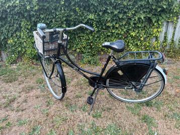Damesfiets 26 inch met lage instap en mand beschikbaar voor biedingen