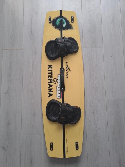 Shinn Monkette kiteboard 131 x 40, Watersport en Boten, Kitesurfen, Zo goed als nieuw, Twintip, Ophalen of Verzenden