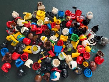 Partij lego helmpjes hoeden petten beschikbaar voor biedingen