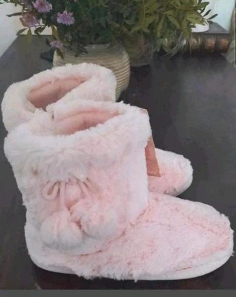 Poederroze zachte fluffy sloffen van Lords & Lilies 37-38, Kleding | Dames, Schoenen, Nieuw, Pantoffels of Sloffen, Roze, Verzenden