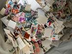partij van 9 kilo afgeweekte postzegels., Postzegels en Munten, Postzegels | Volle albums en Verzamelingen, Ophalen of Verzenden