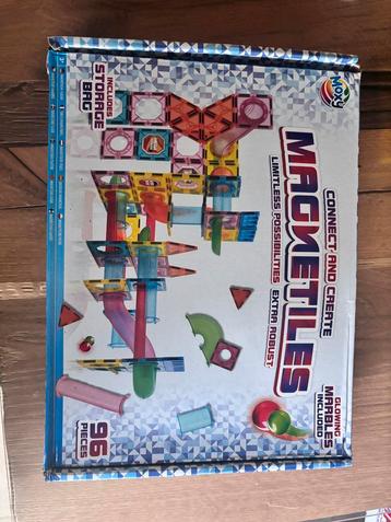 MagneticTiles (96st) beschikbaar voor biedingen