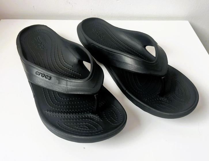 Crocs zwarte Classic II flip teen slippers, ZGAN maat 42/43, Kleding | Dames, Schoenen, Zo goed als nieuw, Slippers, Zwart, Ophalen of Verzenden