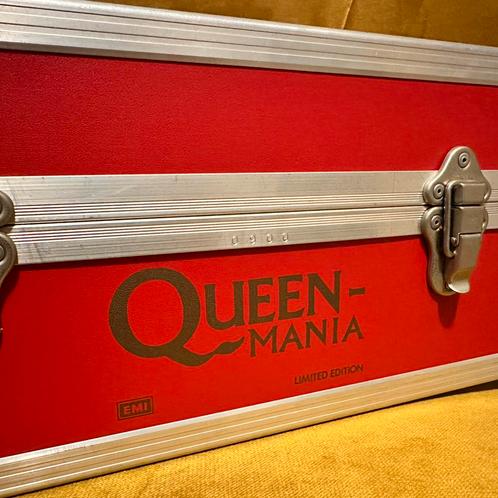 Queen Mania cd flight case box, Cd's en Dvd's, Cd's | Rock, Zo goed als nieuw, Poprock, Ophalen