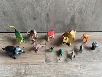 12x dinosauriërs minifiguur (plastic) oa T-rex Triceratops beschikbaar voor biedingen