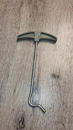 Metalen haringtrekker met kunststof greep., Ophalen, Gebruikt
