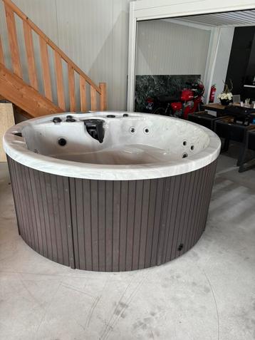 Ronde spa jacuzzi balboa hottub BESCHADIGD beschikbaar voor biedingen