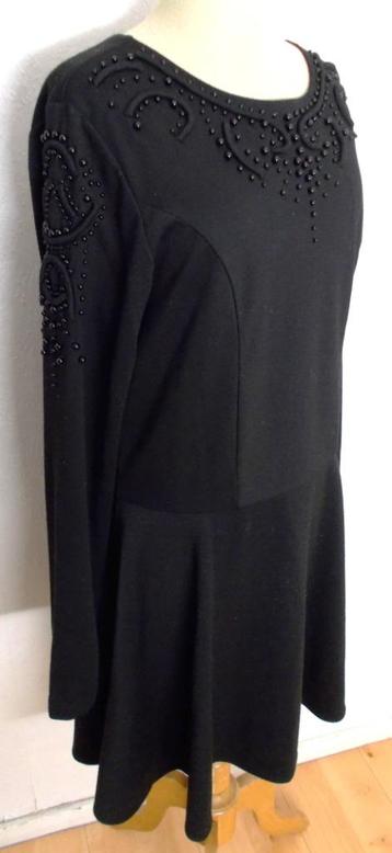 Zwarte kraaltjes bewerkte jurk van designer Pierre Cardin! L beschikbaar voor biedingen