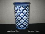vaas, wit met kobalt blauw porselein, cilinder model, Ophalen of Verzenden, Zo goed als nieuw, Blauw, Aardewerk of Porselein