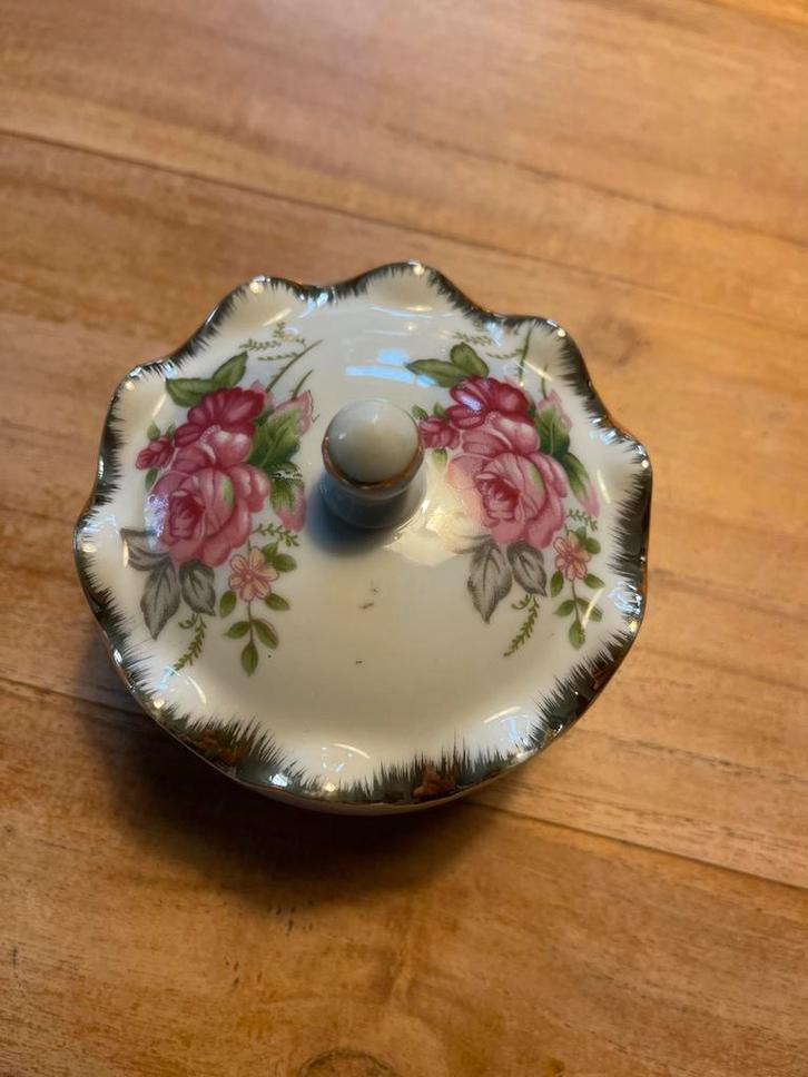Versailles Porseleinen Bonbonnière, Antiek en Kunst, Antiek | Schalen, Ophalen of Verzenden