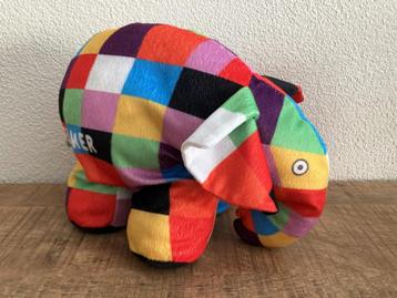 Grote knuffel Elmer de olifant. 22 cm hoog. ZGAN. beschikbaar voor biedingen