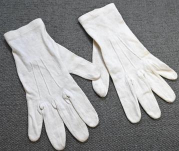 Witte stoffen Waffenrock-handschoenen  beschikbaar voor biedingen