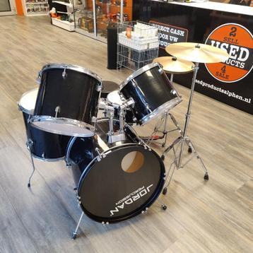 Jordan Percussion Drumstel + kruk + drumstokjes beschikbaar voor biedingen