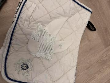 Wit dekje maat pony plus wit oornetje beschikbaar voor biedingen
