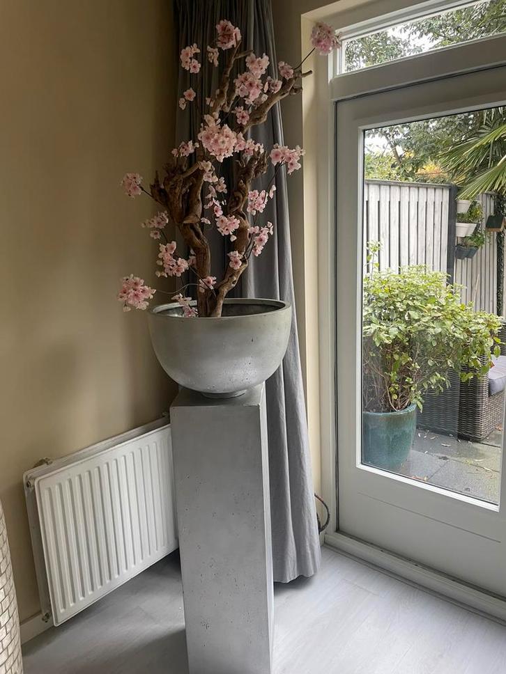 Pot met zuil en japansebloesem, Huis en Inrichting, Woonaccessoires | Zuilen en Pilaren, Zo goed als nieuw, Ophalen of Verzenden