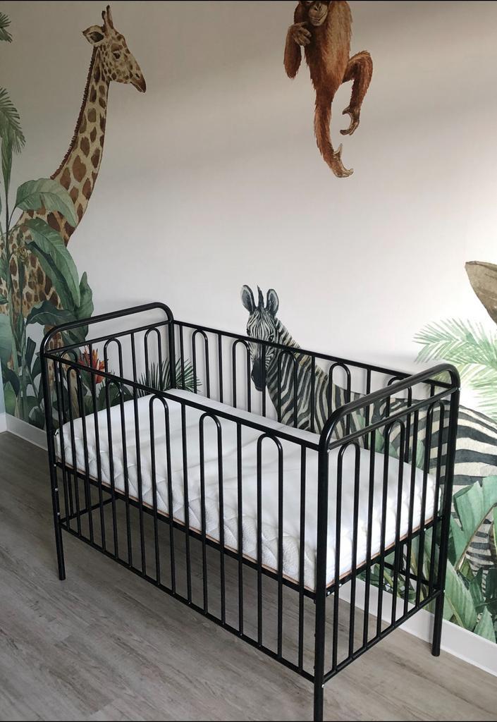 Metaal zwart ledikant incl. matras, Kinderen en Baby's, Kinderkamer | Bedden, Zo goed als nieuw, Minder dan 140 cm, Minder dan 70 cm