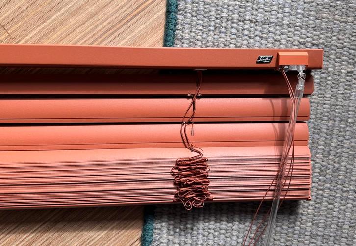 Luxaflex Jaloezie 25mm Aluminium Terra 127x131.5cm, Huis en Inrichting, Stoffering | Gordijnen en Lamellen, Zo goed als nieuw