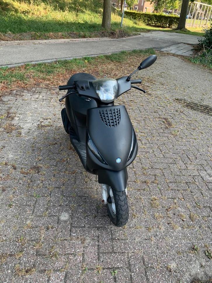 Piaggio zip 4t 50cc snor wok!!, Fietsen en Brommers, Scooters | Piaggio, Gebruikt, Zip, Maximaal 25 km/u, Benzine, Ophalen
