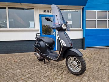 Vespa sprint opknapper van 1e eigenaar BJ 2017 rijdt goed beschikbaar voor biedingen