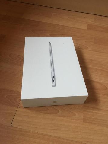 Lege doos van een Macbook Air A2179 21-10 beschikbaar voor biedingen