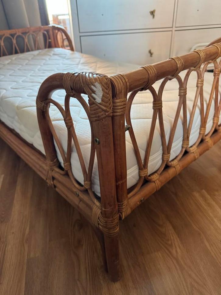 Rotan peuterbedje met matras, Kinderen en Baby's, Babywiegjes en Ledikanten, Gebruikt, Ledikant, Ophalen of Verzenden