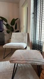 Stoel met voetenbankje fluffy greige, Huis en Inrichting, Fauteuils, Ophalen, Zo goed als nieuw