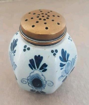 Puntgave antieke strooier Delfts blauw beschikbaar voor biedingen