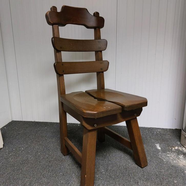4 Robuuste Houten Eettafel Stoelen voor totaal €40,=, Huis en Inrichting, Stoelen, Gebruikt, Vier, Hout, Bruin, Ophalen