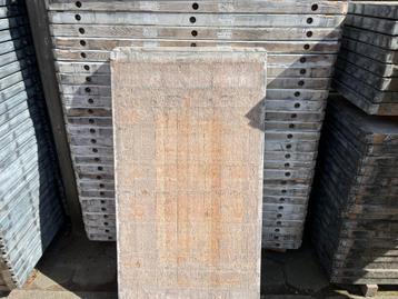 Steenschotten 74x140 (55mm dik) voor vele doeleinden HOUT beschikbaar voor biedingen