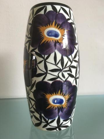 waterdichte Art Deco vaas aardewerk beschikbaar voor biedingen